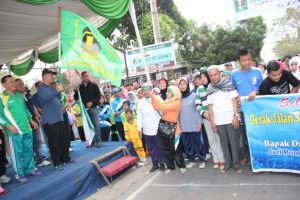 KIRI___3-BARINGIn-Plt Walikota Medan lepas gerak jalan santai2