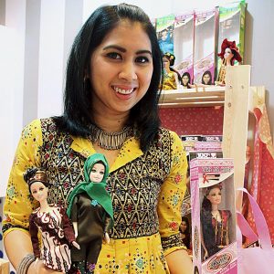 Lusia Efriani Kiroyan dan produk Batik Girl Kompas/Sri Rejeki (EKI) 23-04-2015 untuk "daya"