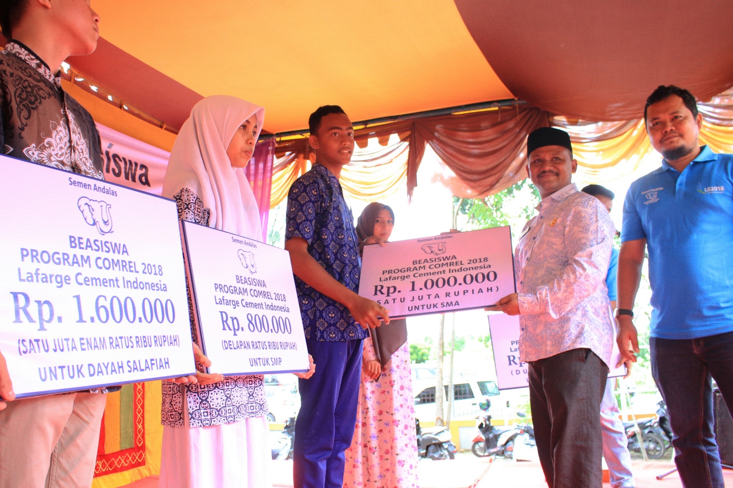 PT Lafarge Cement Indonesia Berikan 400 Beasiswa Pelajar di Aceh